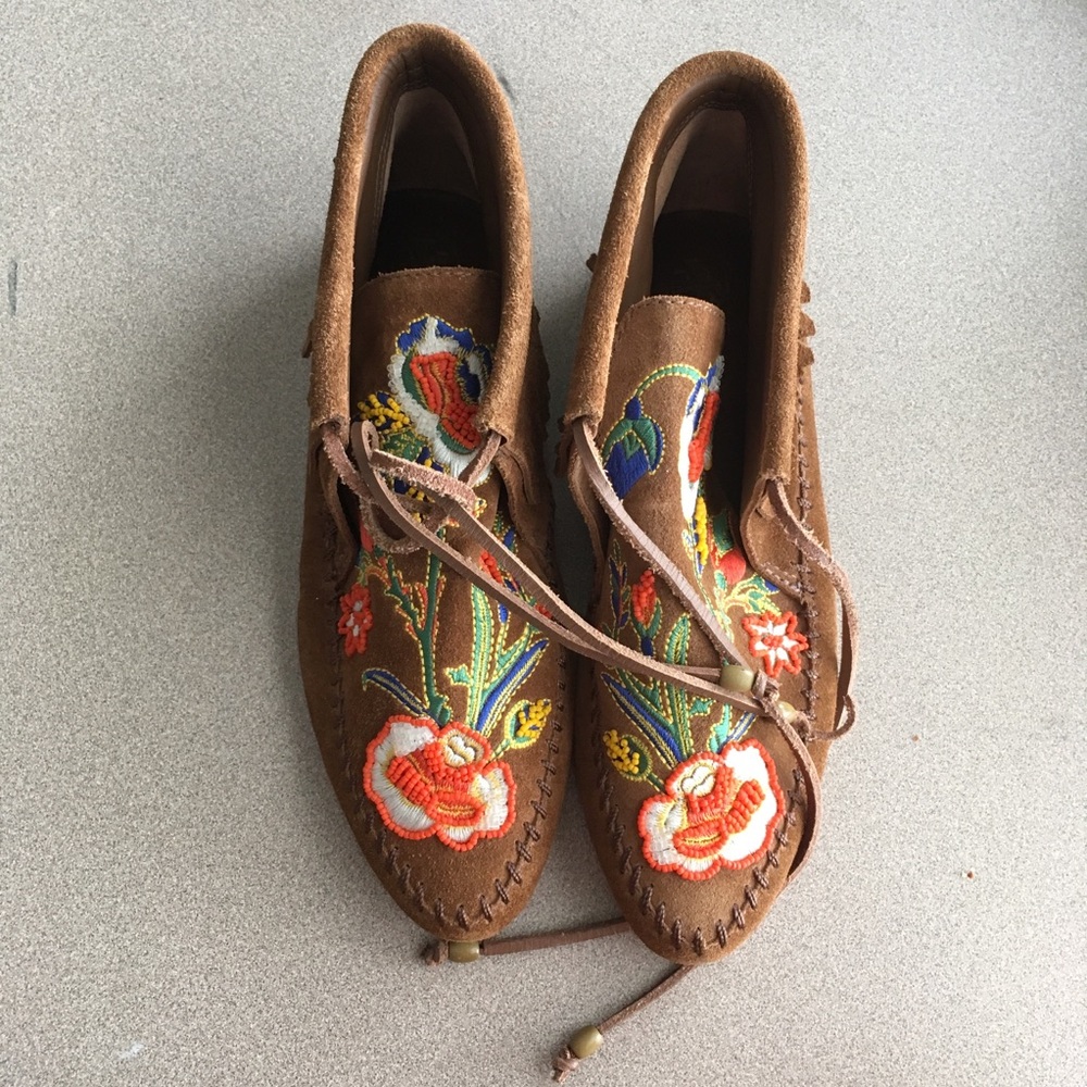 NWOT Tory Burch Embroidered Moccasins Sz 7.5